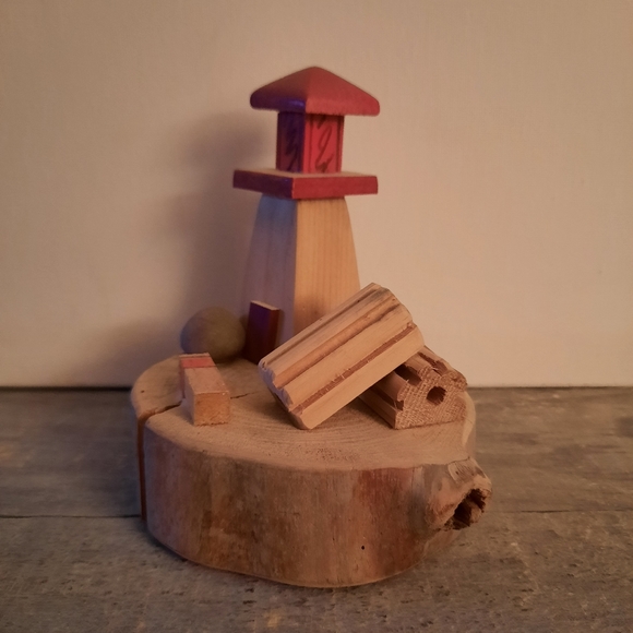 Vintage Wooden East Coast Lighthouse - Picture 3 of 10